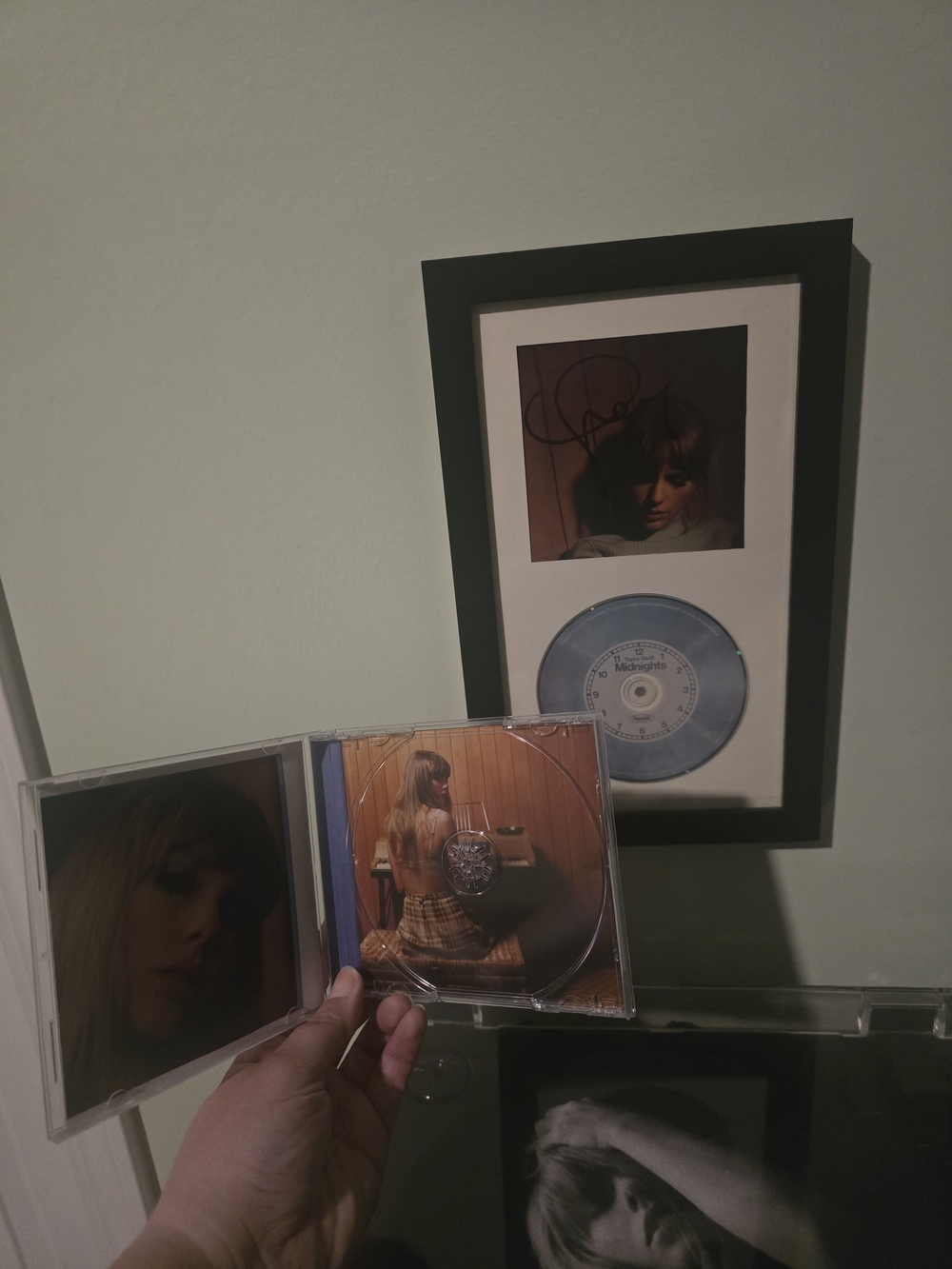 Taylor Swift | Midnights Moonstone Signed CD Framed - Picture 3 of 4